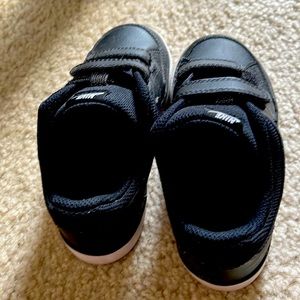 Kids shoes. Size 10c Toddler. In good condition.